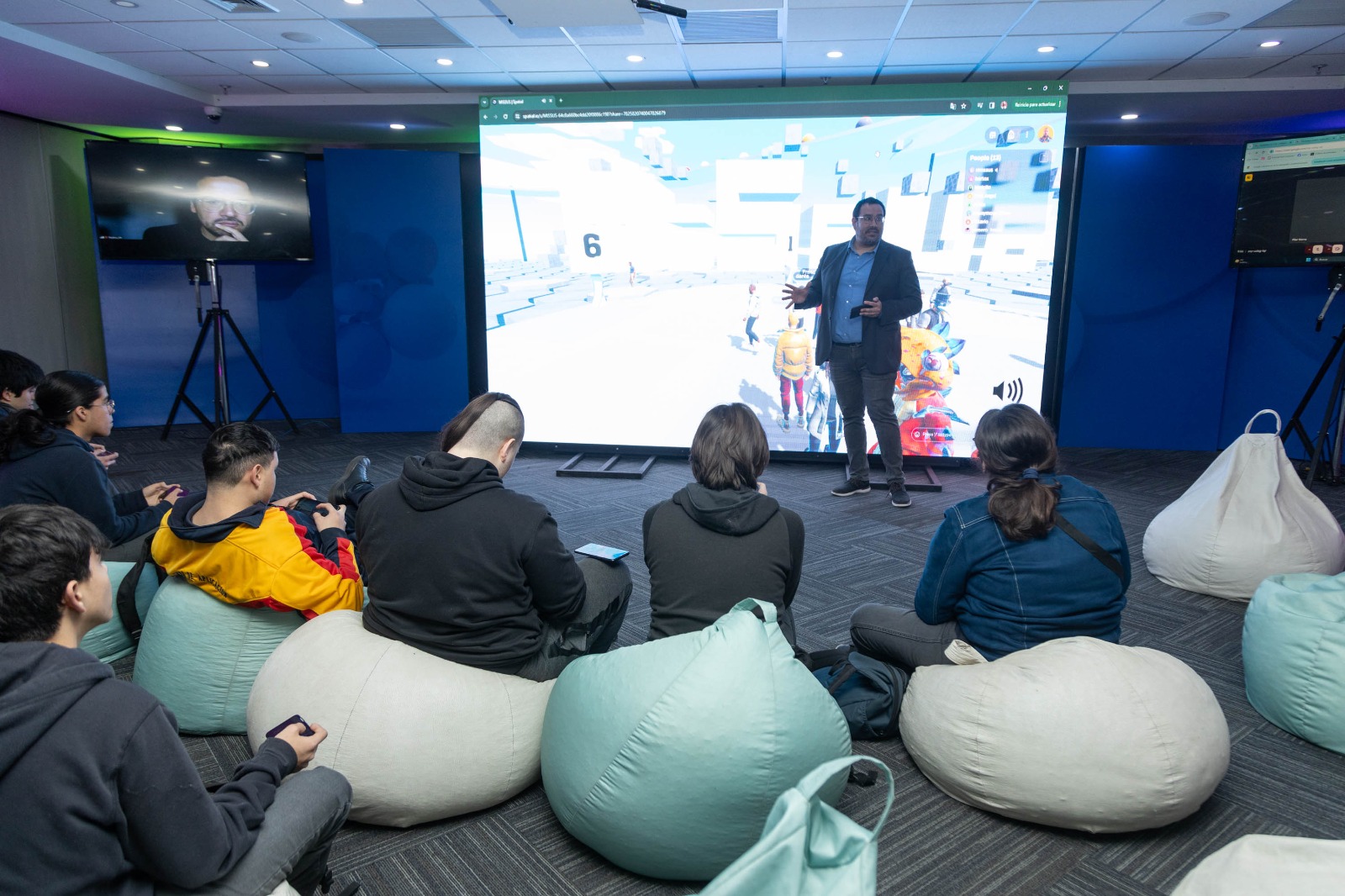 MAC lanza primera experiencia en el metaverso con la historia de las telecomunicaciones Universidad de Chile